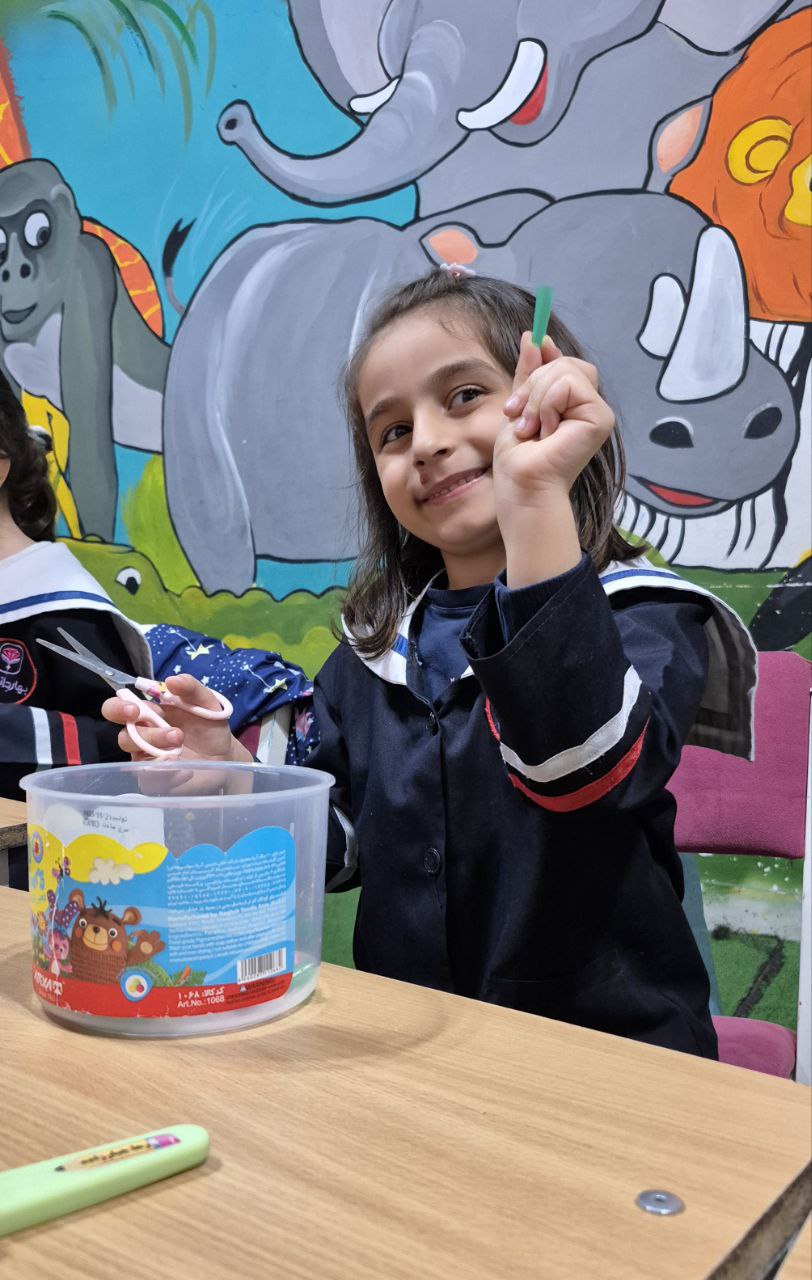 دست ورزی گلها با نی قیچی پیش دریا